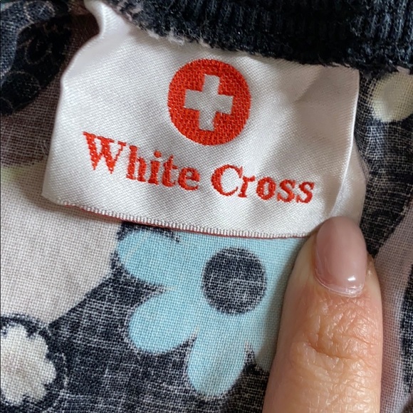 Scrub 5 tops bundle - Picture 12 of 12